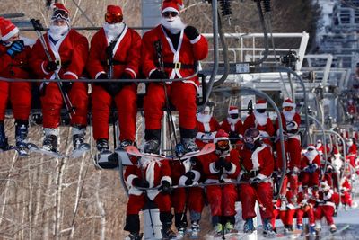 FOTO: 232 Santa Bermain Ski dan Snowboard di Bethel, AS