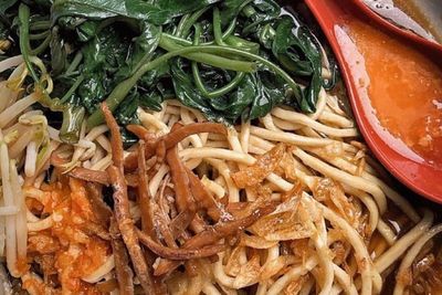 Paling Enak Siang Ini Makan Mie Kangkung Juhi
