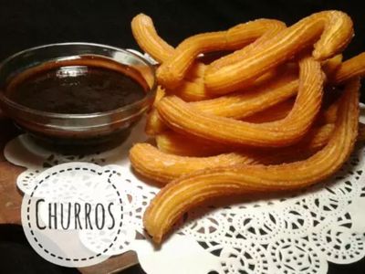 Tertarik Membuat Churros Saus Coklat Sore Ini? Berikut Resepnya