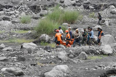 Momen Haru Ibu dan Anak Meninggal Berpelukan Hadapi Erupsi Semeru