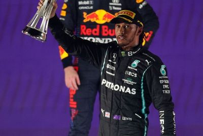Hamilton Mengaku Khawatir Timnya Salah Strategi pada F1 Arab Saudi 2021