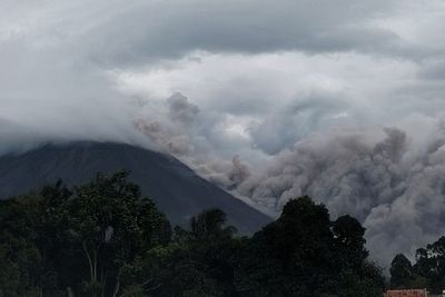 Erupsi Semeru Akibatkan 15 Orang Tewas, Ini Daftar Gunung yang Juga Erupsi Sepanjang 2021