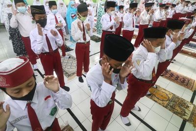 Sholat Ghoib Untuk Korban Erupsi Gunung Semeru, Berikut Foto-fotonya