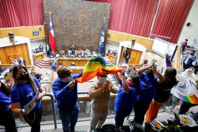 Chile Resmi Mengesahkan UU yang Melegalkan Pernikahan Sesama Jenis