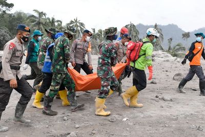 Antam dan ESDM Siaga Bencana Lakukan Tanggap Darurat Bantu Korban Semeru