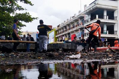 Dampak Ombak Tinggi di Perairan Manado, Berikut Foto-fotonya