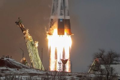 Peluncuran Pesawat Ruang Angkasa Soyuz MS-20, Membawa Miliarder Jepang, Ini Foto-fotonya