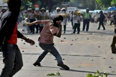 Rusuh di Maluku, Belasan Warga Tertembak Peluru Polisi!