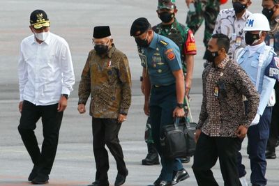 Tiba di Bandara Internasional Silangit, KH Ma ruf Amin Disambut dengan Cara Adat Taput