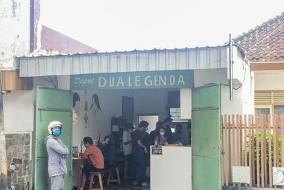 Bukan Coffee Shop, Ini Tongkrongan Baru Arek Malang yang Lagi Hits!