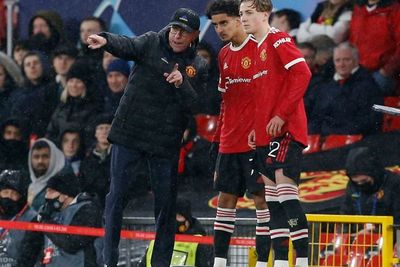 Robbie Savage Terharu Liat Anaknya Lakoni Debut Bersama MU