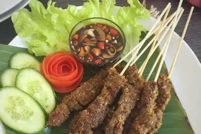 Tertarik Membuat Sate? Gimana Kalau Buat Sate Sapi Bumbu Kelapa Saja?