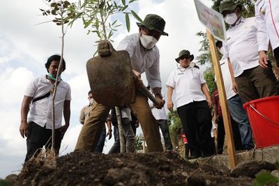 Aksi Tanam Pohon di Desa Simangulampe, Ijeck: Pikirkan Agar Tidak Erosi dan Longsor