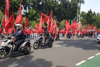 Hari HAM Internasional, Buruh Geruduk Kantor Anies Tuntut Revisi UMP 2022