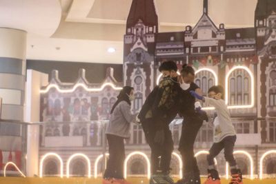 Wahana Seluncur Es di Cibinong City Mall, Berikut Foto-fotonya