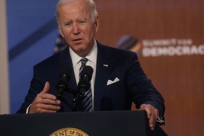 Joe Biden Hentikan Pendanaan AS untuk Proyek Bahan Bakar Fosil di Luar Negeri