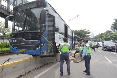 Sering Kecelakaan, Pengamat Nilai PT Transjakarta Harus Jadi Wasit Pelayanan