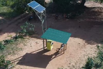 Teknologi Solar Giraffe di Mozambik: Jerapah Surya yang Menawarkan Listrik Gratis