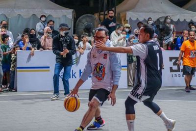 Densu Sukses Kalahkan Bima Arya di Laga Basket 3 on 3,  Bima Push up Sebanyak 50 kali