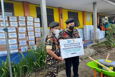 Yayasan Erick Thohir Bersama Banser Berikan Bantuan ke Warga Korban Erupsi Semeru