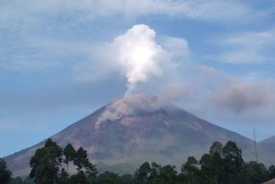 Gunung Semeru Alami Gempa Letusan, Petugas: Secara Visual Tampak Jelas