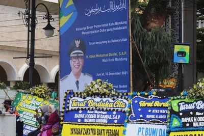 Bandung Berkabung, Karangan Bunga untuk Mang Oded Padati Kawasan Pendopo & Alun-alun