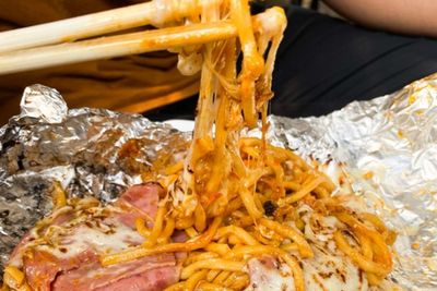 Cobain Mie Bakar Celaket, Kuliner Kekinian yang Enggak Pernah Sepi Pengunjung