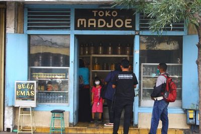 Melihat Toko Kue Tertua di Malang, Ini Foto-fotonya