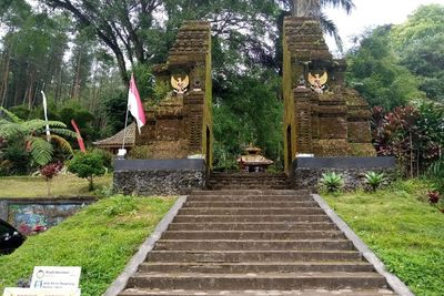 Wisata Mistis ke Gunung Kawi yang Kental dengan Mitos Pesugihan