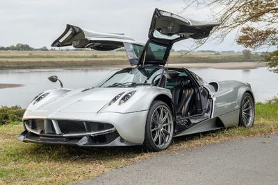 Mobil Pagani Huayra Langka dengan Paket Pacchetto Tempesta Ini Ditawari Rp28 Miliar!