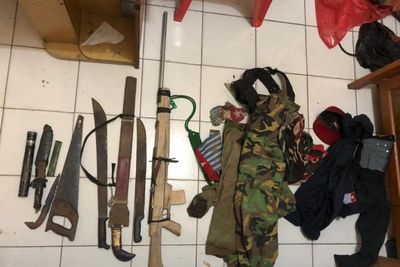 Geledah Markas KKB di Yapen Papua, TNI-Polri Sita Senjata Rakitan Hingga Badik