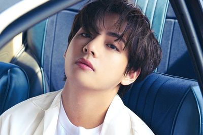 Capai Jutaan Followers dalam Waktu Singkat, V BTS Cetak Rekor Dunia