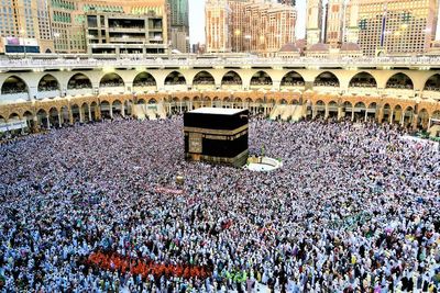 Arab Saudi Izinkan Jamaah Asing Usia 12 Tahun ke Atas Lakukan Ibadah Umrah