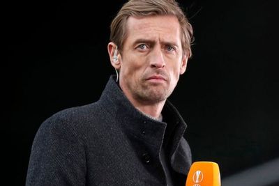 Bertahun-tahun Menyundul Bola, Peter Crouch Takut Idap Demensia di Hari Tua