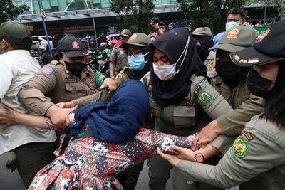 Penertiban Pengungsi Afganistan di Depan UNHCR Medan Berujung Ricuh, 2 Orang Dibawa ke RS