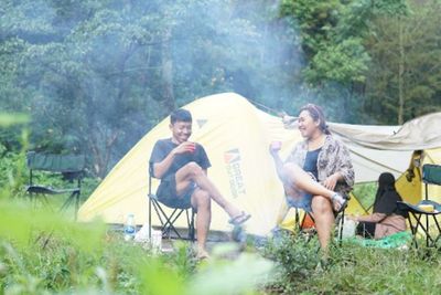 Di Bedengan, Bayar Rp12 Ribu Bisa Camping dengan View Hutan Pinus dan Sungai Jernih