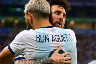 Sergio Aguero Resmi Pensiun, Lionel Messi Curhat di Medsos
