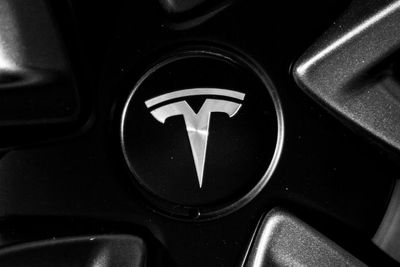 Pegawai Pabrik Tesla Ditahan Usai Tembak Rekan Kerjanya Sendiri Sampai Tewas!