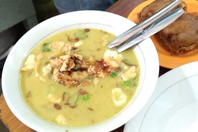 Legendaris di Depok, Warung Soto Betawi Ini Sudah ada Sejak 1989!