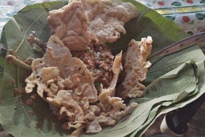 Buka 24 Jam! Pecel Pincuk Jati Mbok Jimur Enggak Pernah Libur Selama 40 Tahun