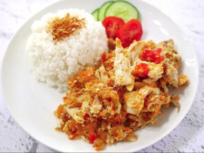 Enaknya Makan Ayam Geprek Siang Ini, Kita Coba Buat Sendiri Yuk!
