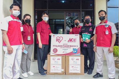 Dorong Masyarakat Taati Prokes, Ace dan Iris Ohyama Salurkan Masker ke-55 Kota