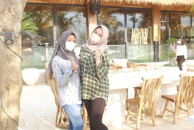 Ada Kolam Renangnya, Kafe Ini Cocok Buat Acara Keluarga