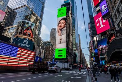 Wajahnya Terpampang di Billboard Times Square New York, Tiara: Kenapa Harus Aku?