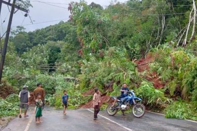 Tebing Longsor di Tapsel, Akses Jalan Menuju Madina Putus Total