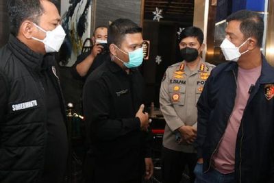 Halangi Petugas Saat Razia Prokes, Sekuriti Embassy Club SCBD Diamankan Polisi