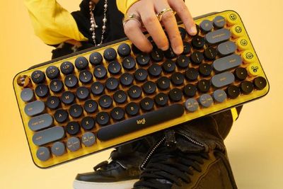 Logitech Luncurkan Keyboard Mechanical dengan Tombol Emoji Khusus, Harganya?