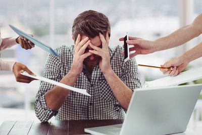 3 Zodiak yang Mengalami Peningkatan Beban Kerja Minggu Ini, Bikin Susah Kontrol Emosi