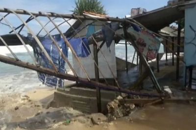 50 Gazebo di Pantai Sepanjang Gunungkidul Rusak Parah Diterjang Angin, Pedagang Menangis