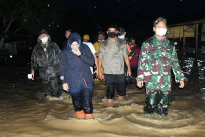 Gubernur Sumatera Utara Lakukan Peninjauan Daerah Banjir di Madina, Pakai Helikopter